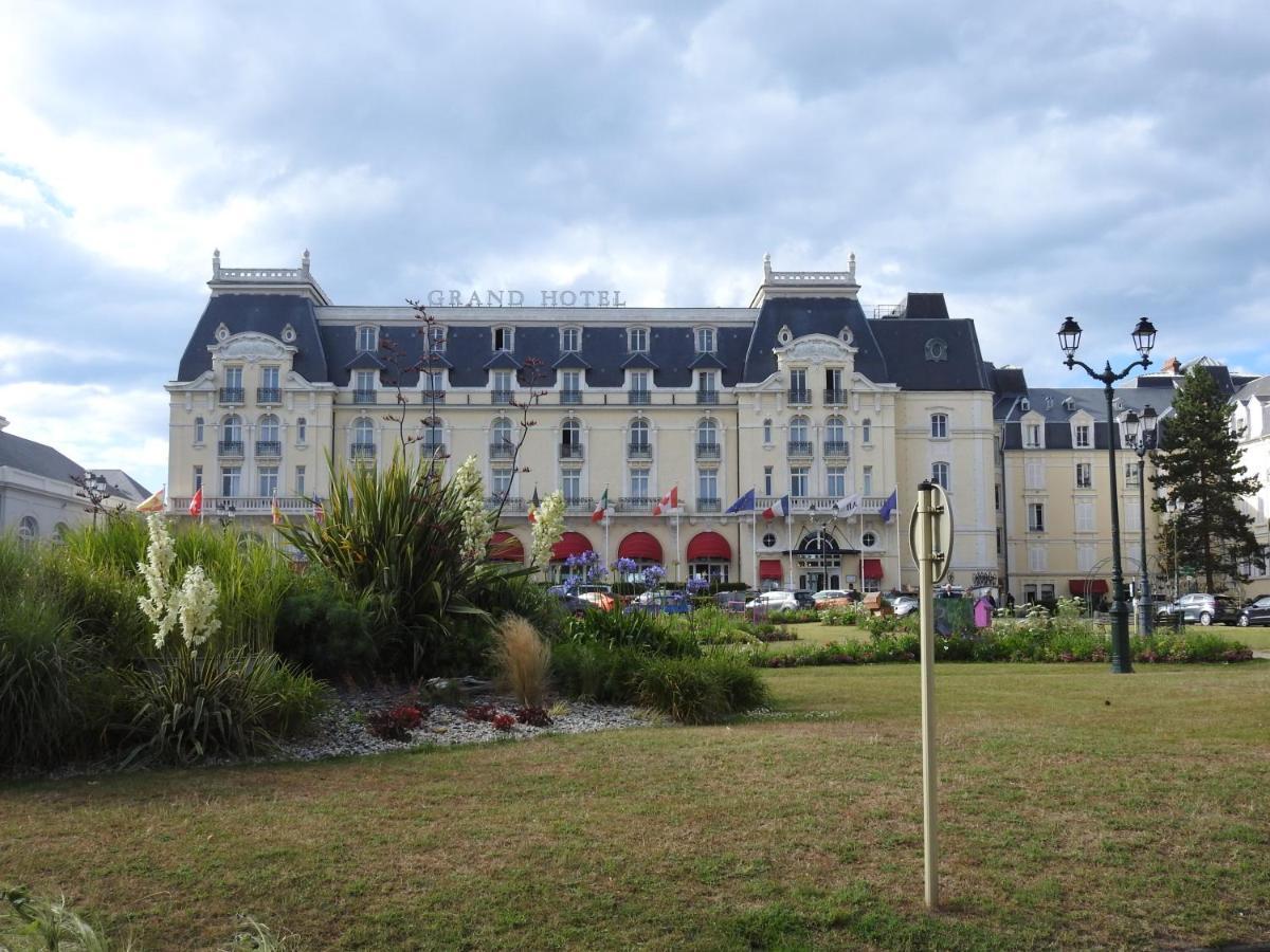 Les 3 Mouettes A Cabourg - Cote Normande Exterior foto